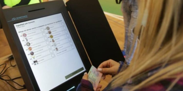 Thellohet skandali për zgjedhjet/ Zbulohen 43 raste me ID të njëjtë dhe 1789 me shenja gjishti njësoj!