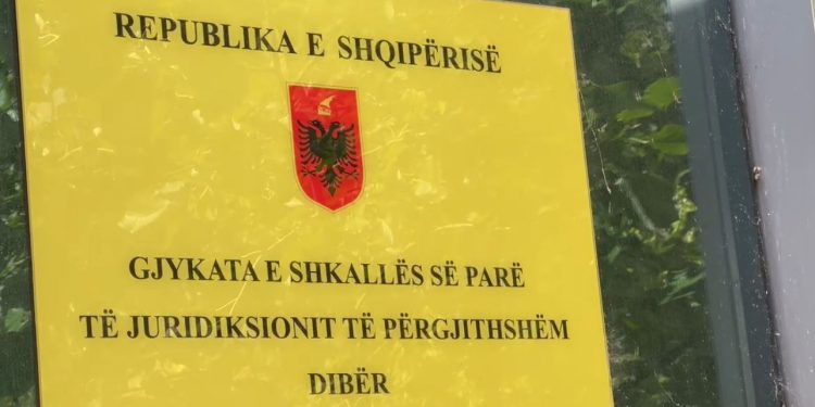 Gjykata e Dibrës i caktoi “arrest në burg”/ I dyshuari për vrasjen e Selim Velsulës, “kyç” gojën para togave të zeza