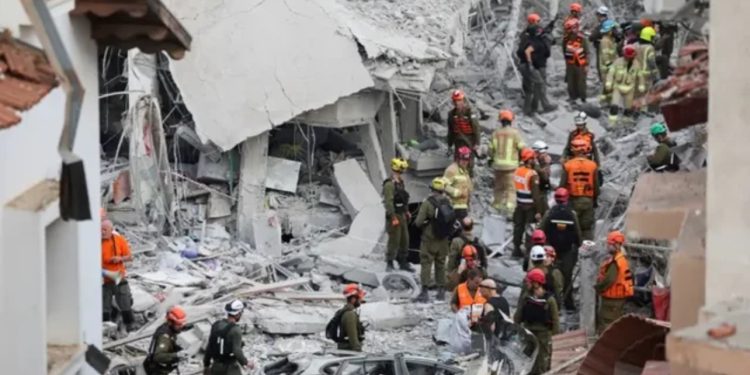 Irani sulme me raketa ndaj Izraelit, humbin jetën 2 persona, plagosen më shumë se 20 të tjerë