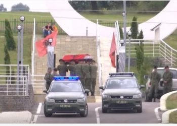 Sot rivarrosen 34 dëshmorë të kombit