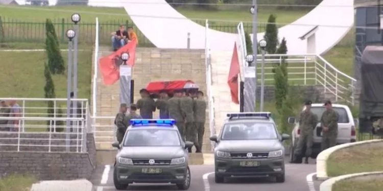 Sot rivarrosen 34 dëshmorë të kombit