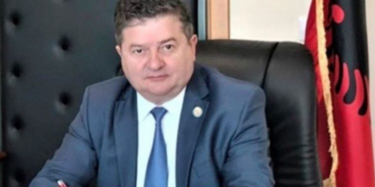 Abuzoi me fondet dhe punësoi familjarët e tij, arrestohet ish-Presidenti i Urdhrit të Stomatologut! Prokuroria: Ekzistonte rreziku i largimit dhe shmangies së përgjegjësisë