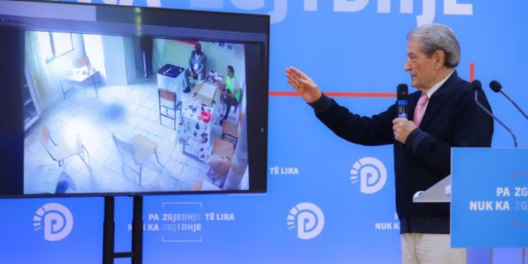 VIDEO/ “Dëshmi të farsës elektorale”, Berisha publikon pamje të tjera: Nga Treni Bullgar deri tek mbushja e kutive të votimit