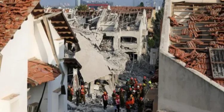 Konflikti Iran-Izrael/ IDF: Janë eleminuar nëntë ekspertë bërthamorë iranianë! Ministri izraelit: Nëse Khamenei vazhdon të qëllojë raketa, Teherani do të digjet