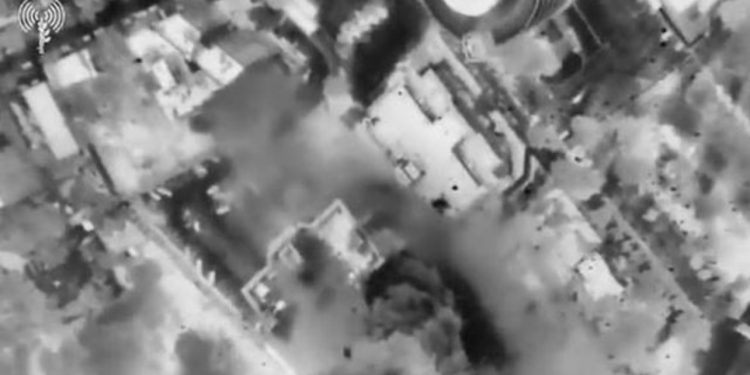 VIDEO/ 80 objektiva u shënjestruan gjatë natës në Iran, IDF publikon pamjet e sulmit ndaj selisë së programit bërthamor të Iranit