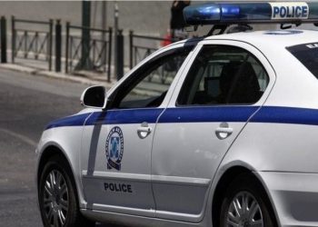 Me armë e fishekë në bagazhe dhe me mbi 2 kg kokainë, arrestohet 22-vjeçarja shqiptare në Rodos