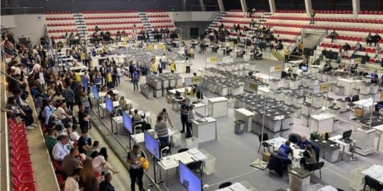 Nis sot rinumërimi i votave, pritet të hapen 43% e kutive në 4 qarqe