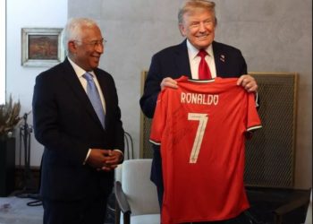 Presidenti i KiE, Antonio Costa i dhuron Donald Trump-it fanellën e Cristiano Ronaldos: Të luajmë për paqen