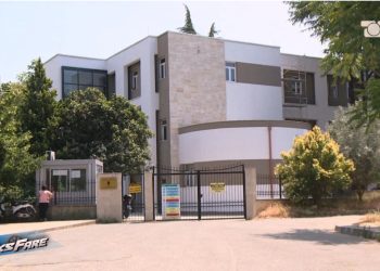 Horror në Morgun e Tiranës, trupa të dekompozuar dhe me krimba! 18 trupa ‘palosen’ në dy frigoriferë me 4 vende