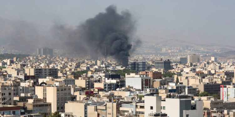 New York Times: Si ndryshoi qëndrimi i Trump ndaj Iranit nën presionin e Izraelit?