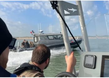 “Kontrabandistët ndryshojnë taktika”/ BBC: “Anijet taksi” marrin emigrantë në det për t’i dërguar në Mbretërinë e Bashkuar