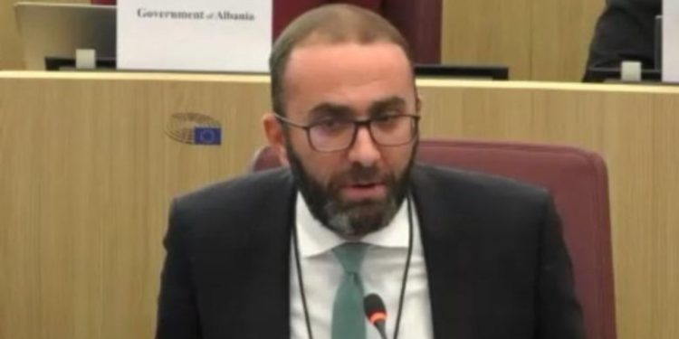 “Rama u tha prokurorëve se po lajthisni!” Takimi i Komitetit Parlamentar të Stabilizim Asociimit/ Bardhi shtron pyetjen: Na duhen rezultate konkrete apo strategji në letër