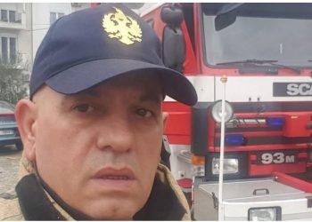 Zjarrfikësi i Tiranës ndërron jetë papritur, kolegët zemërthyer i japin lamtumirën Tak Çelës