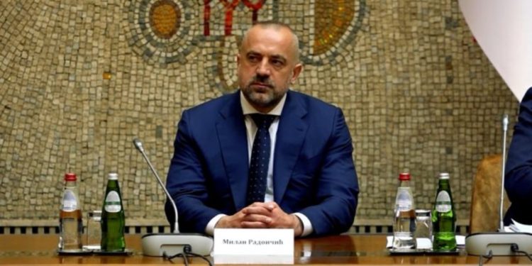 Barrikadat në veri të Kosovës/ Gjykata Themelore e Prishtinës lëshon urdhërarreste për Radojçiç dhe 10 të tjerë
