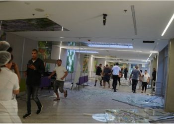 Vijojnë “shkëmbimet” e raketave gjatë natës, bombardohet spitali në jug të Izraelit