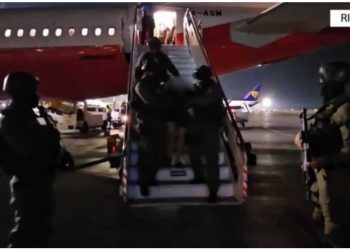 VIDEO/ Anëtarë të grupeve kriminale dhe të akuzuar nga GJKKO për vrasje, momenti kur tre shqiptarët e shumëkërkuar ekstradohen nga Dubai