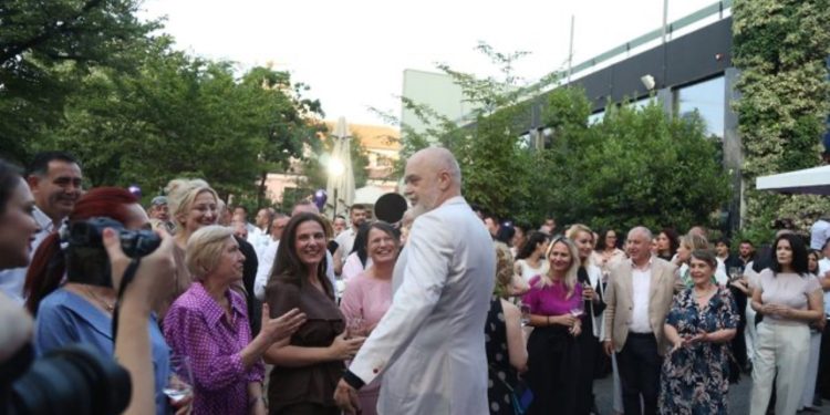 Festa e 34-vjetorit të PS/ Pandeli Majko ”braktis” Edi Ramën!