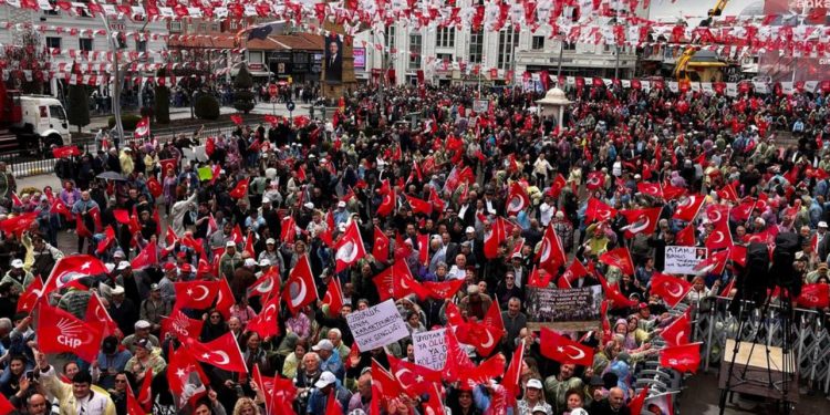 A po shkatërrohet partia më e madhe opozitare turke?