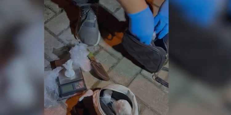 VIDEO/ Goditen disa grupe kriminale që shisnin drogë në lokalet e natës, arrestohen 25 persona në Tiranë, në kërkim 8 të tjerë