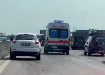 Aksident i shumëfishtë në Durrës, përplasen 8 makina