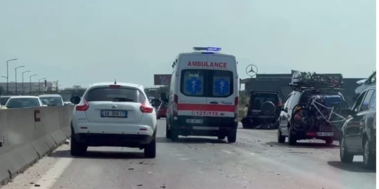 Aksident i shumëfishtë në Durrës, përplasen 8 makina