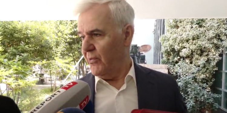 VIDEO/ Do u jap mësime deputetëve të rinj/ Xhafajt nuk i pëlqen etiketimi profesor nga gazetarët: Duhet të jeni po aq serioz sa ata që kanë ardhur