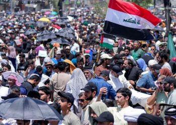 Mijëra njerëz protestojnë në Irak kundër luftës së Izraelit ndaj Iranit