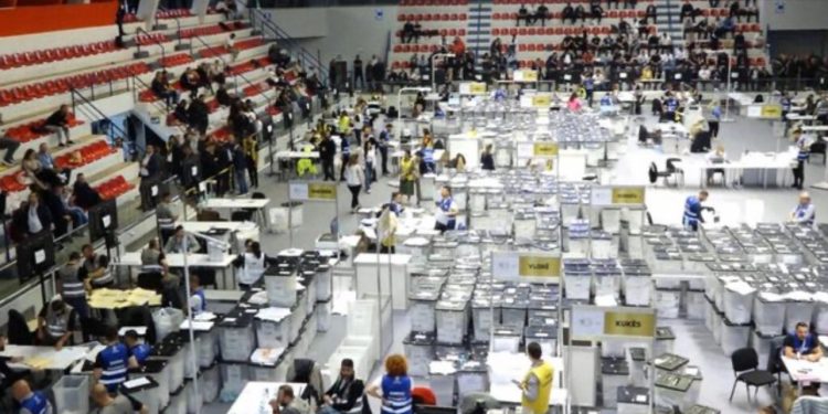 Vijon procesi i rinumërimit të votave për Tiranën, hapen 355 kuti, PD-ASHM me 177 vota të pavlefshme, PS me 170 të tilla