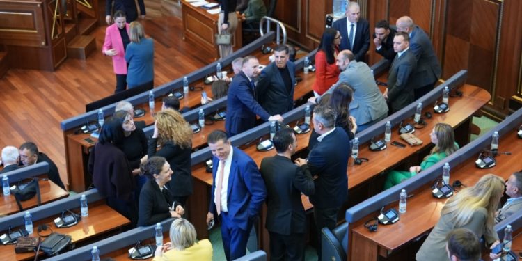 Konstituimi i Kuvendit të Kosovës, vijon ngërçi, dështon seanca e 35-të