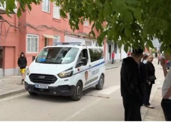 Plas sherri në një lokal në Pogradec, dy persona përfundojnë në spital nga goditjet me gota, tre të tjerë shoqërohen në komisariat