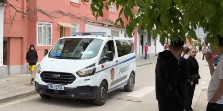 Plas sherri në një lokal në Pogradec, dy persona përfundojnë në spital nga goditjet me gota, tre të tjerë shoqërohen në komisariat