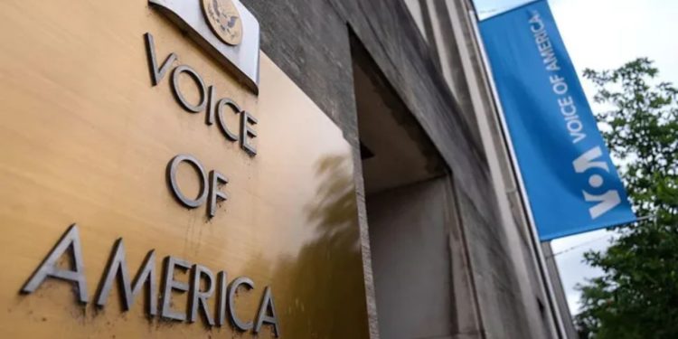 Administrata Trump pushon nga puna qindra gazetarë të Zërit të Amerikës, vetëm 50 prej tyre mbeten të punësuar