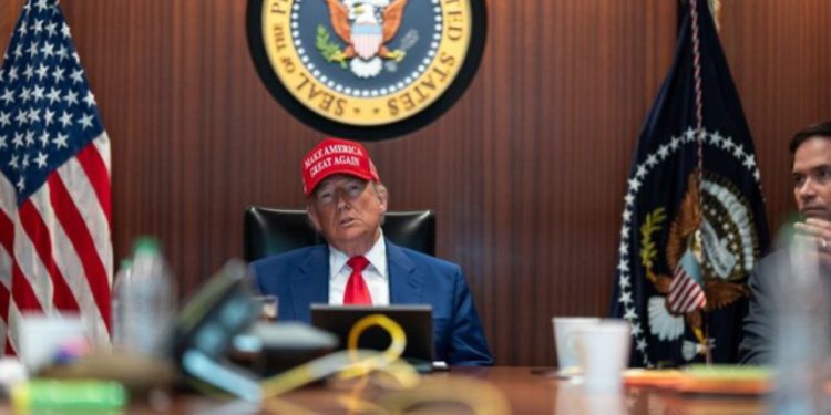 Sulmet amerikane ndaj Iranit, Trump dhe stafi i tij ndjekin operacionin e ushtrisë, dalin fotot nga Dhoma e Situatave të Emergjencës në Shtëpinë e Bardhë