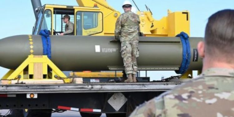 Peshon 13 mijë kilogram dhe depërton dhjetëra metra në beton/ Çfarë është GBU-57, arma që SHBA përdori në sulmin nda centraleve bërthamore në Iran
