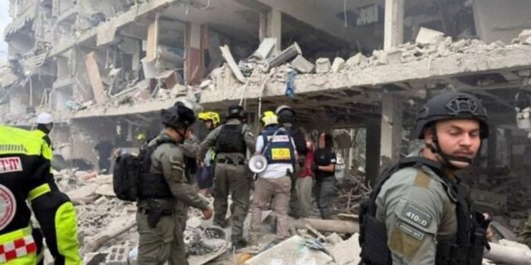 Bombardimi i objekteve bërthamore nga SHBA/ Irani sulmon me breshëri raketash Izraelin, 16 të plagosur