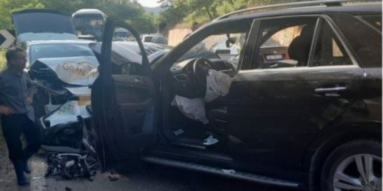 Aksident i trefishtë në aksin Prrenjas-Librazhd, një në gjendje të rëndë dhe 3 të plagosur!