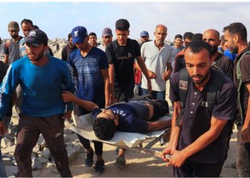 Ushtria izraelite hap zjarr ndaj njerëzve që po prisnin ndihma, rreth 25 persona të vrarë në Gazë