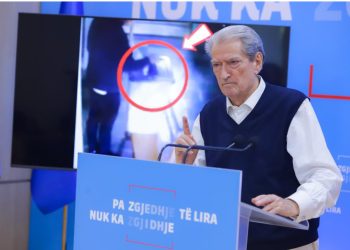 VIDEO/ Berisha publikon të tjera pamje tronditëse nga farsa elektorale: Komisionerët kontrollojnë çdo votë, hedhin votat bashkë me zgjedhësit