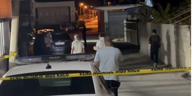 Shpërthimi me lëndë plasëse në servisin e motorëve në Vlorë/ Kamerat e sigurisë “kapin” një person që i afrohet biznesit! Pronari: Nuk kam konflikte