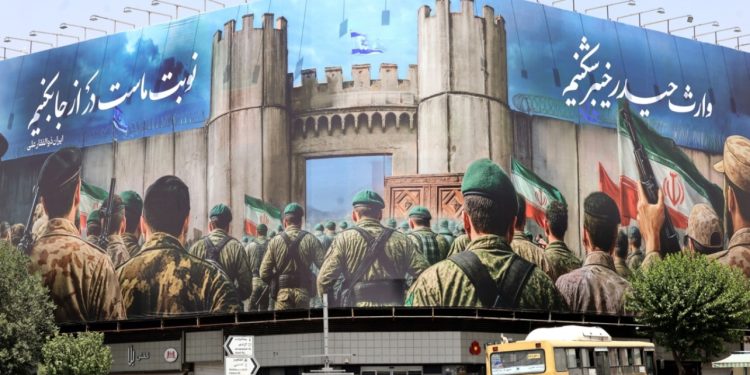 Armëpushimi po zbatohet teksa i dërguari i Trumpit thotë se bisedimet për paqe me Iranin janë premtuese