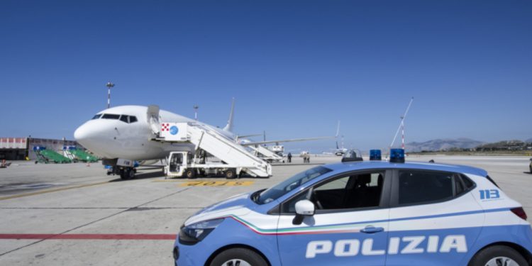 Nga nënshkrimi i kontratës prej mijëra eurosh te shkeljet juridike/ Media italiane: Kryhet operacioni i parë i riatdhesimit të qeverisë italiane direkt nga Shqipëria