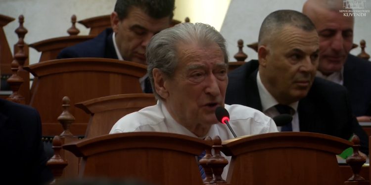 “Nuk pranoni kandidaturën e opozitës ndonëse plotëson çdo kriter!” Berisha në Kuvend: Fusni në rend të ditës zgjedhjen e Avokatit të Popullit
