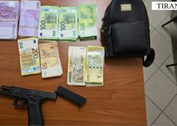EMRI/ Operacioni “Kontigjenti”/ Goditen dy raste të armëmbajtjes pa leje në Tiranë, vihen në pranga dy persona, nën hetim edhe një tjetër