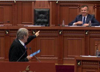 Berisha i përgjigjet Ballës në Kuvend: Je akuzuar me dokumente zyrtare në sallë gjyqi për trafikim dhe porosi vrasjeje