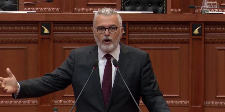 “200 mijë demokratë mungojnë në mbështetjen tuaj!” Gogu-opozitës: Jemi këtu për të punuar e votuar, jo për të vajtuar humbjen