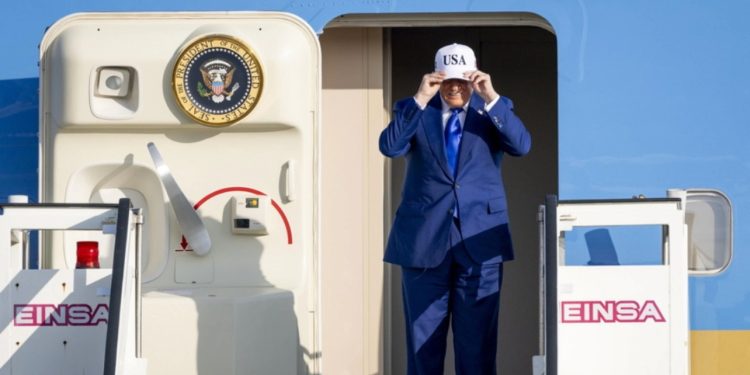 Shefi i NATO-s e krahasoi Trump me një baba/ Shtëpia e Bardhë “tall” Rutten! VIDEON e udhëtimit të Trump në Hagë e shoqërojnë me këngën “Hey Daddy”