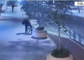 Zbardhen 10 raste të vjedhjeve në Tiranë/ Një i arrestuar dhe një i proceduar, ja momenti kur autorët grabisnin biçikleta dhe motomjete elektrike