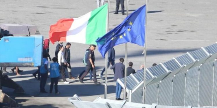 Marrëveshja me Italinë, anija me 15 emigrantë mbërrin në Portin e Shëngjinit