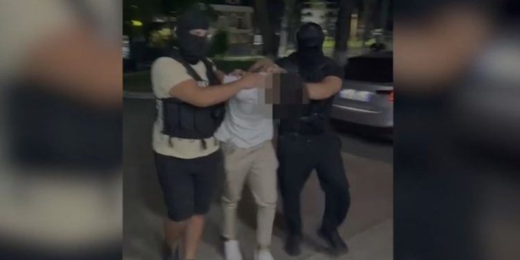 EMRI/ Akuzohet në Itali si pjesëtar i një organizate kriminale për trafikim të lëndëve narkotike, arrestohet 23-vjeçari në Vaun e Dejës