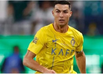 Al Nassr e “vesh me ar” Ronaldon/ 550,000 euro pagë ditore, aksione në klub, avion privat dhe 16 punonjës në vilën e tij!